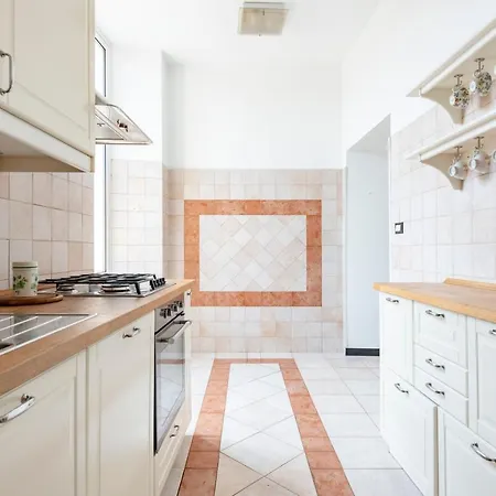 Sunny Flat Next To The Palace Διαμέρισμα