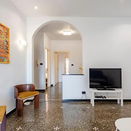 Sunny Flat Next To The Palace *