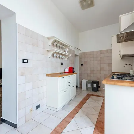 Sunny Flat Next To The Palace Генуя