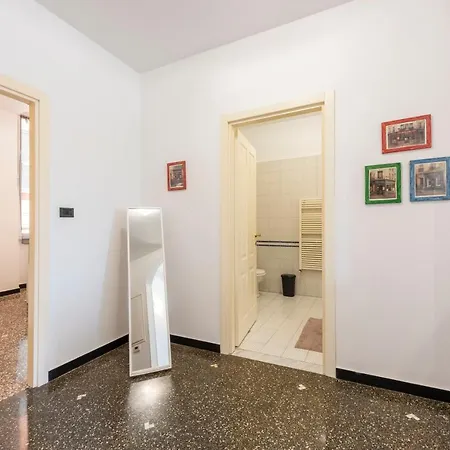 Апартаменты Sunny Flat Next To The Palace *