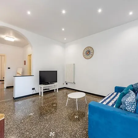 Sunny Flat Next To The Palace