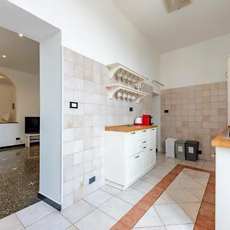 Sunny Flat Next To The Palace Апартаменты Генуя