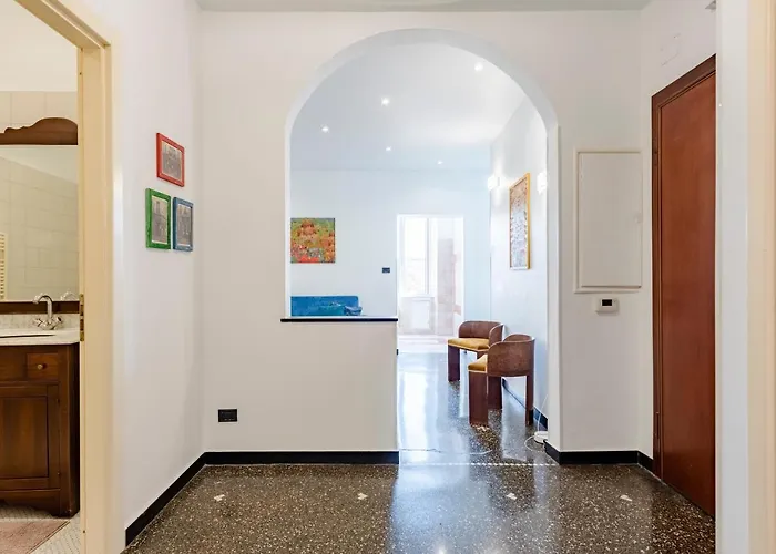 Sunny Flat Next To The Palace