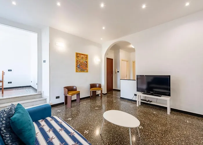 Sunny Flat Next To The Palace アパート