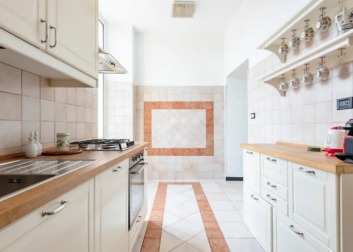 Sunny Flat Next To The Palace Apartmán