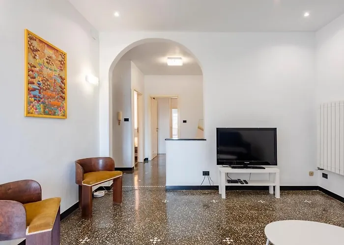 Sunny Flat Next To The Palace *