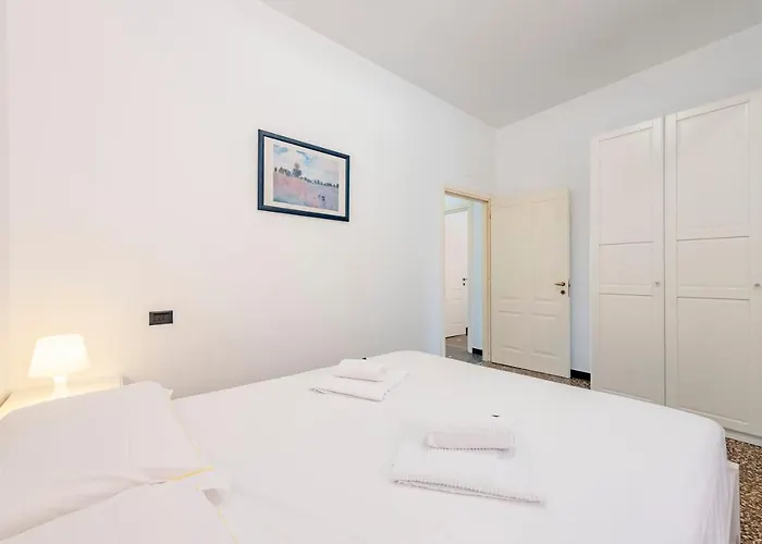 Sunny Flat Next To The Palace