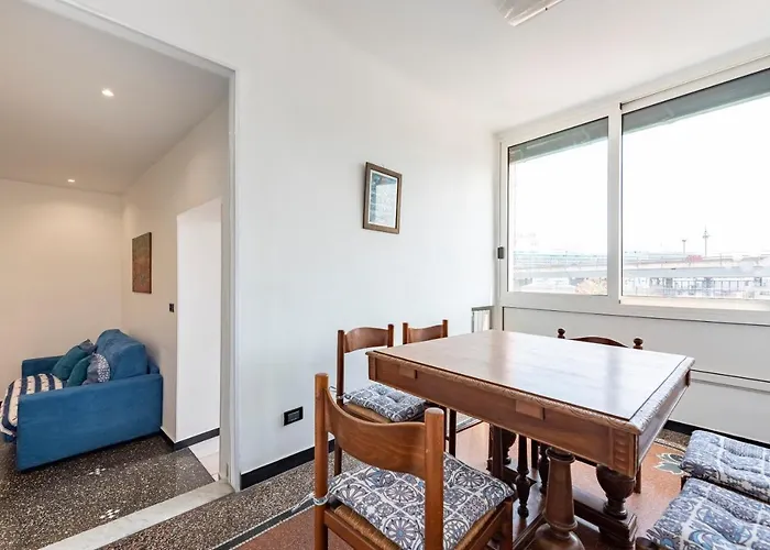 Sunny Flat Next To The Palace