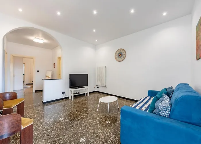 Sunny Flat Next To The Palace