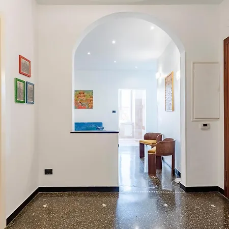 Sunny Flat Next To The Palace