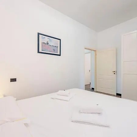 Sunny Flat Next To The Palace