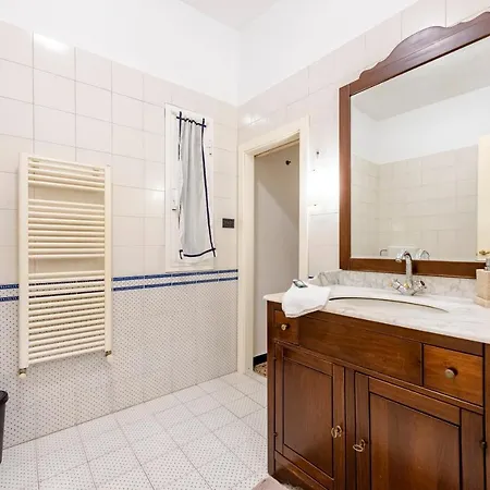 Sunny Flat Next To The Palace *