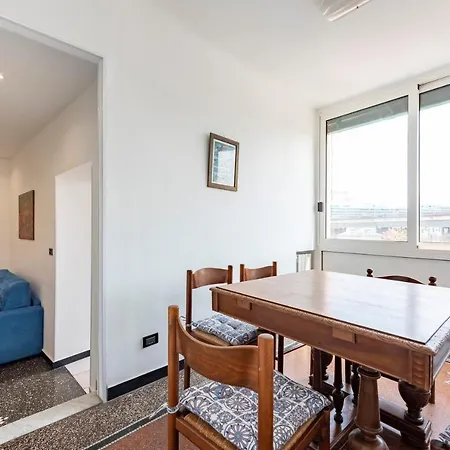 Sunny Flat Next To The Palace