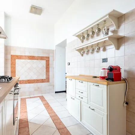 Sunny Flat Next To The Palace Apartment Genoa