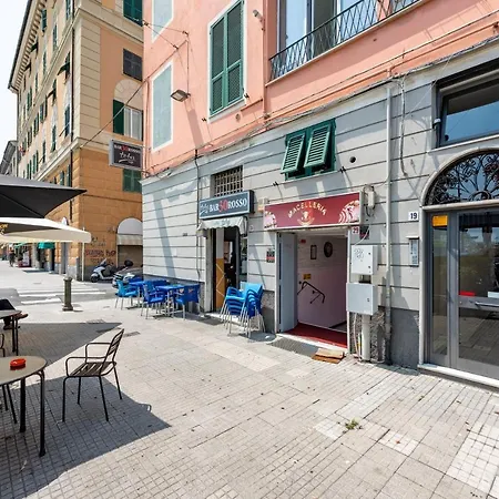 Sunny Flat Next To The Palace Apartment *